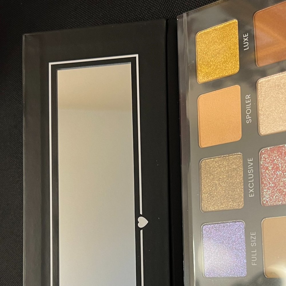 BRAND NEW/NEVER USED BOXY CHARM 12 EYESHADOW PALETTE